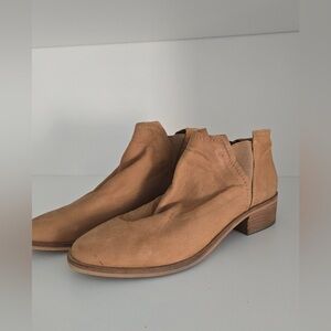 Dolce Vita Suede Chelsea Ankle Boots Women’s 8.5 Tan Boho Contemporary